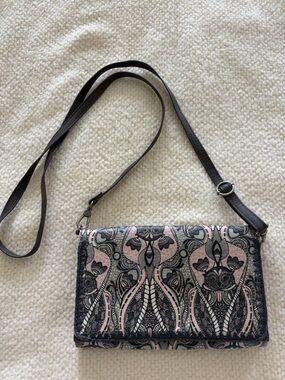 Sakroots Crossbody Shoulder Bag Wallet Phone Clutch Artistic Boho Owl Print